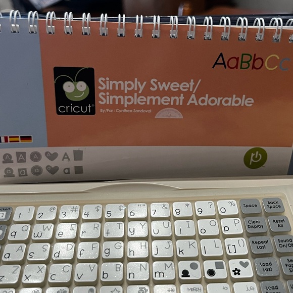 Originals Cricut Expressions and Activity Cartridges with keypads and books - Picture 15 of 16